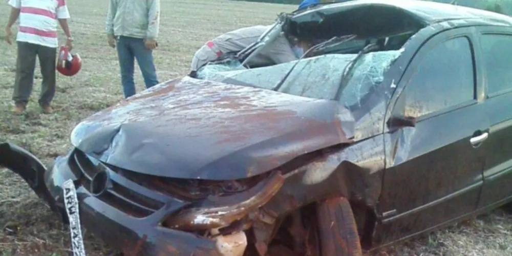 Imagem ilustrativa da imagem Moradores encontraram carro capotado com vítima desacordada