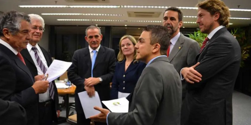 Imagem ilustrativa da imagem Supremo pode suspender alta no IPVA no Paraná