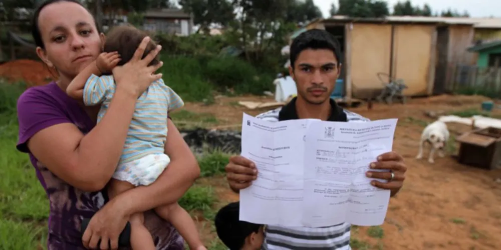 Imagem ilustrativa da imagem Guarda derruba moradias e deixa famílias desabrigadas