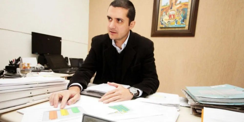 Imagem ilustrativa da imagem Dupla é presa em PG por desviar R$ 20 mil de empresário