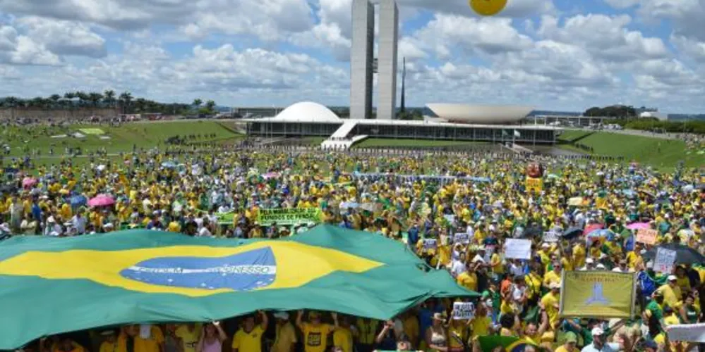 Imagem ilustrativa da imagem Protestos contra governo reúnem manifestantes pelo país