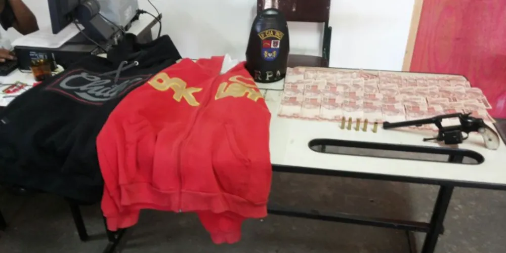 Imagem ilustrativa da imagem Bandidos invadem casa, fazem família refém e acabam presos