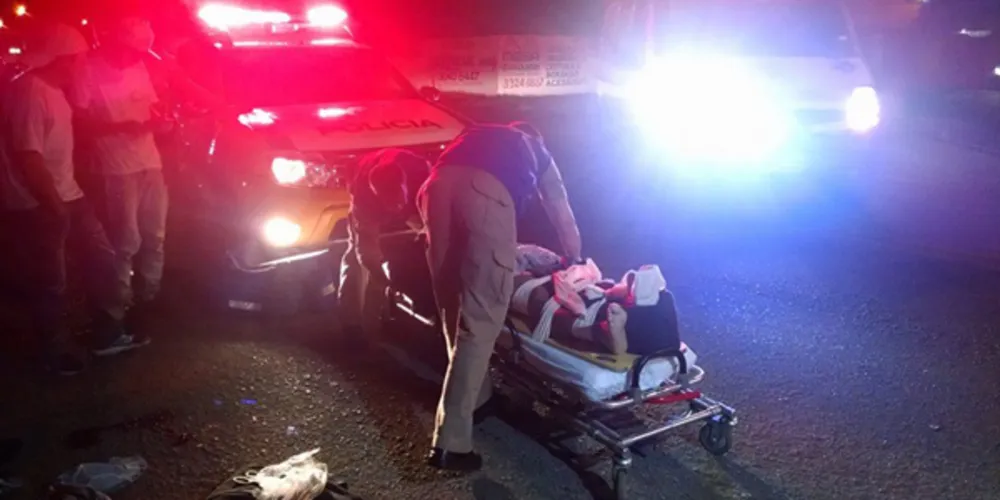 Imagem ilustrativa da imagem Motociclista é atingido por carro e corre risco de perder a perna