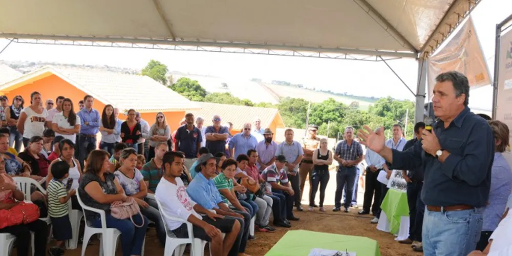 Imagem ilustrativa da imagem Famílias de Arapoti e Boa Vista da Aparecida têm novas casas