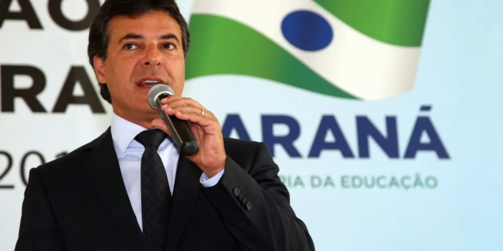Imagem ilustrativa da imagem Richa anula aumento de imposto sobre remédio e maquinários