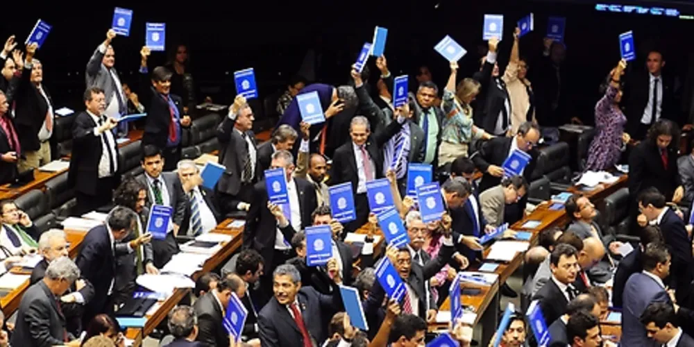 Imagem ilustrativa da imagem Câmara aprova e projeto de terceirização vai ao Senado