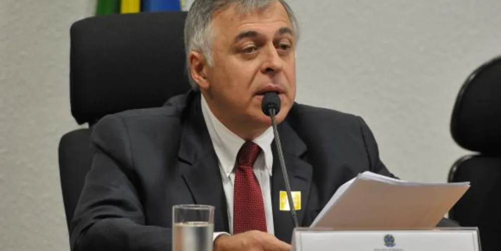 Imagem ilustrativa da imagem Doleiro e ex-diretor da Petrobras são condenados por desvios 