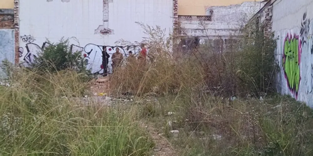 Imagem ilustrativa da imagem Jovem é encontrada morta e polícia suspeita de estupro