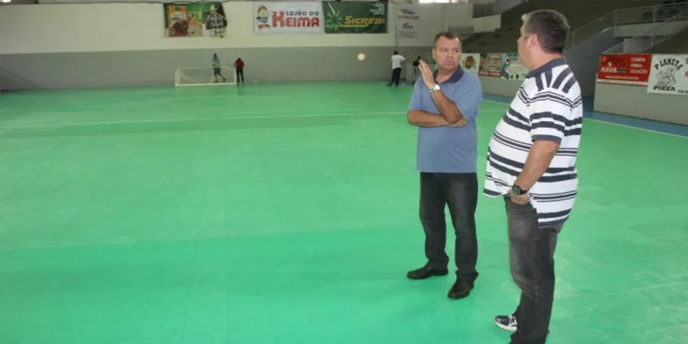 Imagem ilustrativa da imagem Ginásio de Castro passa por vistoria da Federação de Futsal