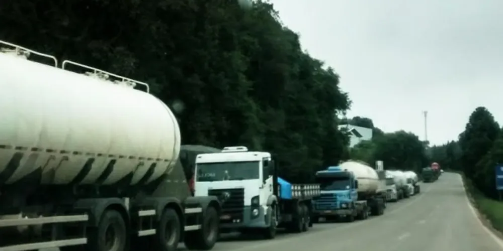 Imagem ilustrativa da imagem Caminhoneiros concentram protestos em rodovias estaduais