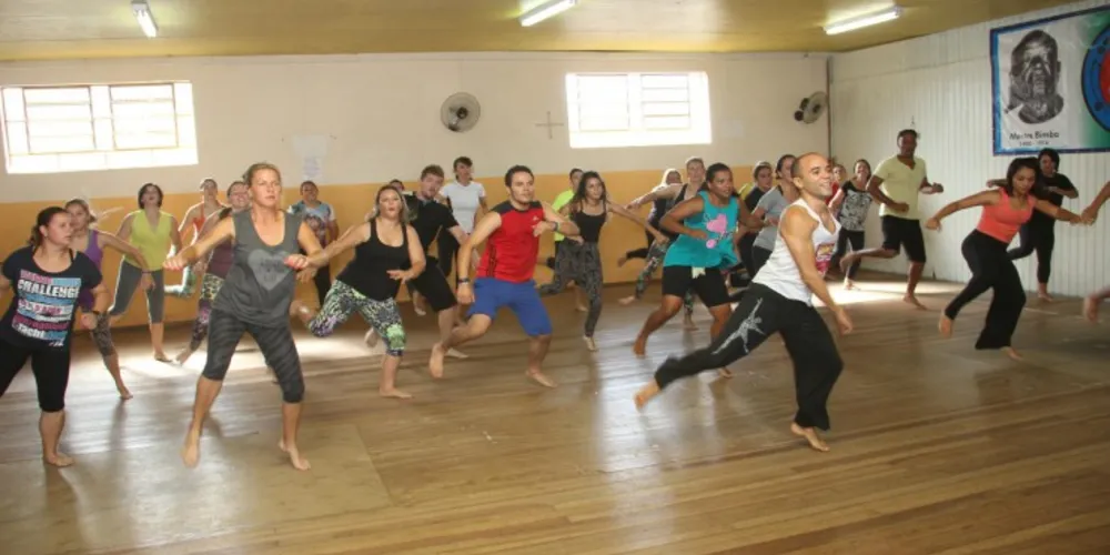 Imagem ilustrativa da imagem Educação promove Oficina de Dança para professores 
