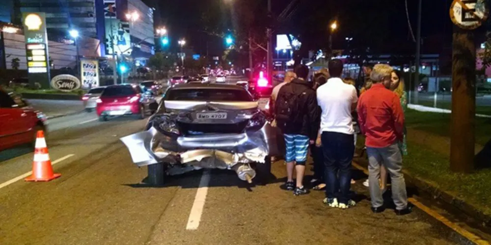 Imagem ilustrativa da imagem Motoristas não sinalizam acidente e acabam atropelados