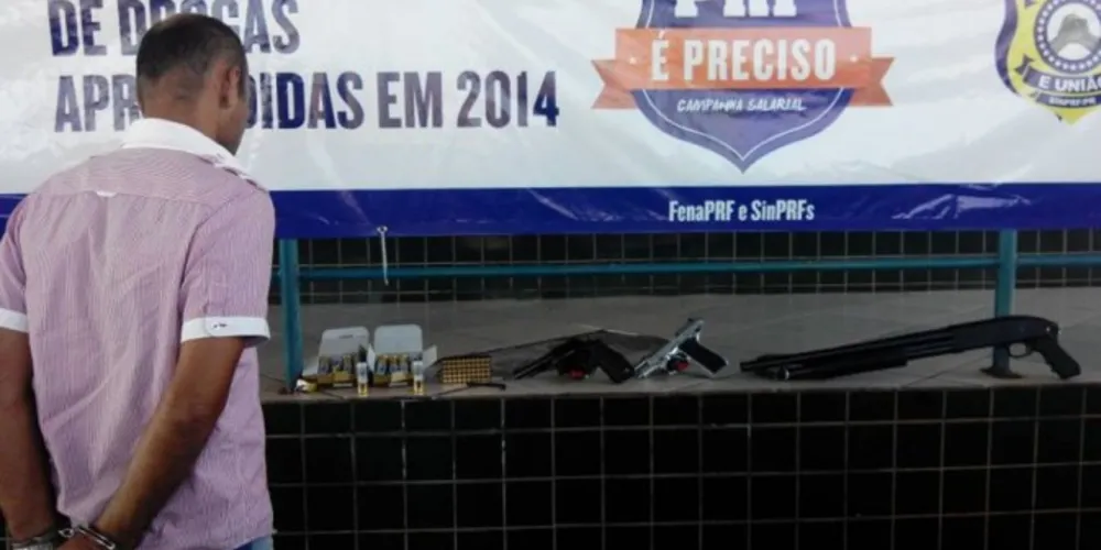 Imagem ilustrativa da imagem PRF prende homem com armas e munição na BR-163