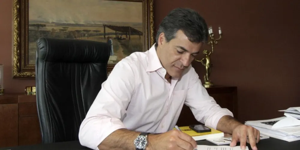 Imagem ilustrativa da imagem Richa sanciona lei que cria o 'Nota Fiscal Paranaense'