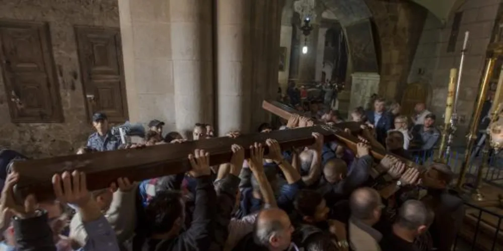 Imagem ilustrativa da imagem Centenas de católicos celebram Paixão de Cristo em Jerusalém