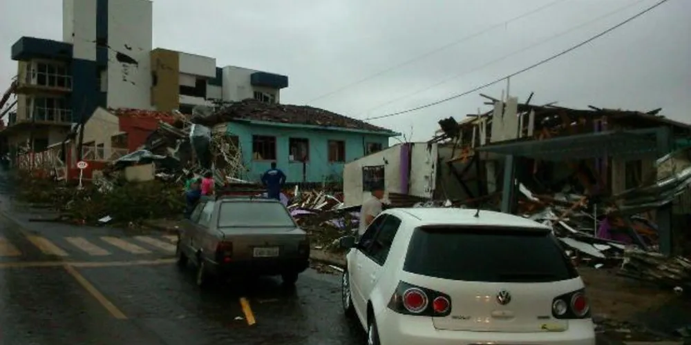 Imagem ilustrativa da imagem Cidade de SC tem problemas com água, energia e telefonia