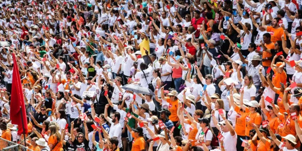 Imagem ilustrativa da imagem Professores da rede estadual fazem assembleia hoje