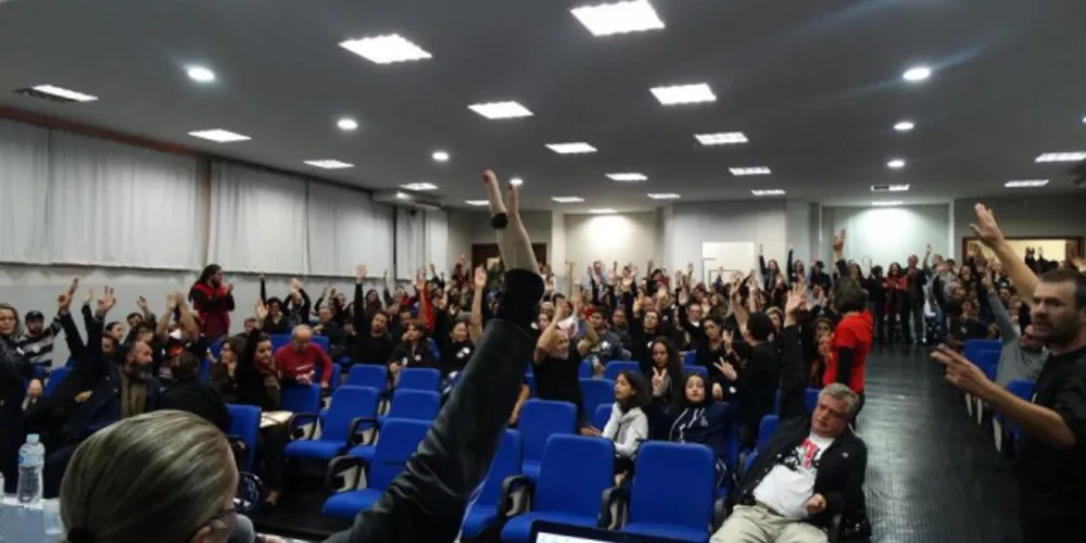 Imagem ilustrativa da imagem Após 'guerra', professores da UEPG mantêm greve