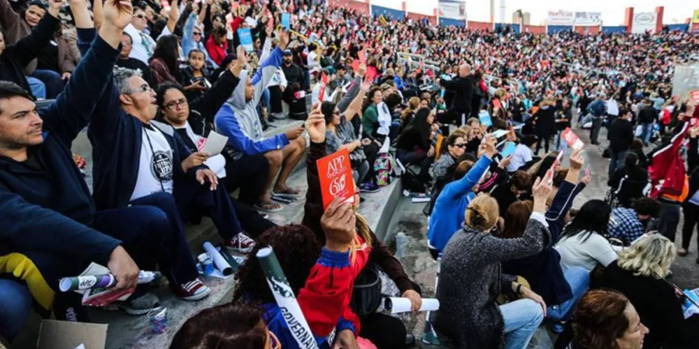 Imagem ilustrativa da imagem Reunião deve definir rumo da greve dos professores no PR