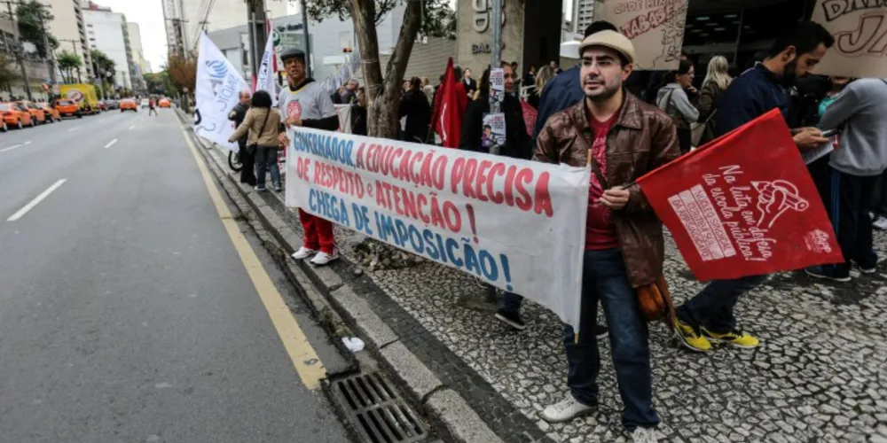 Imagem ilustrativa da imagem Greve dos professores pode acabar com proposta 'negociada'