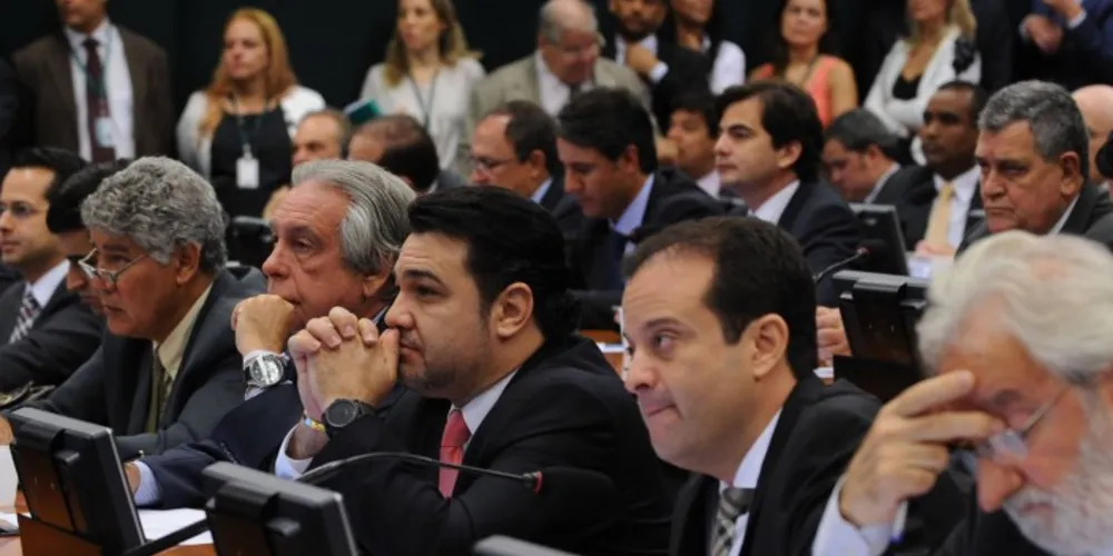 Imagem ilustrativa da imagem Deputados da CPI da Petrobrás ouvem presos da Lava-Jato hoje