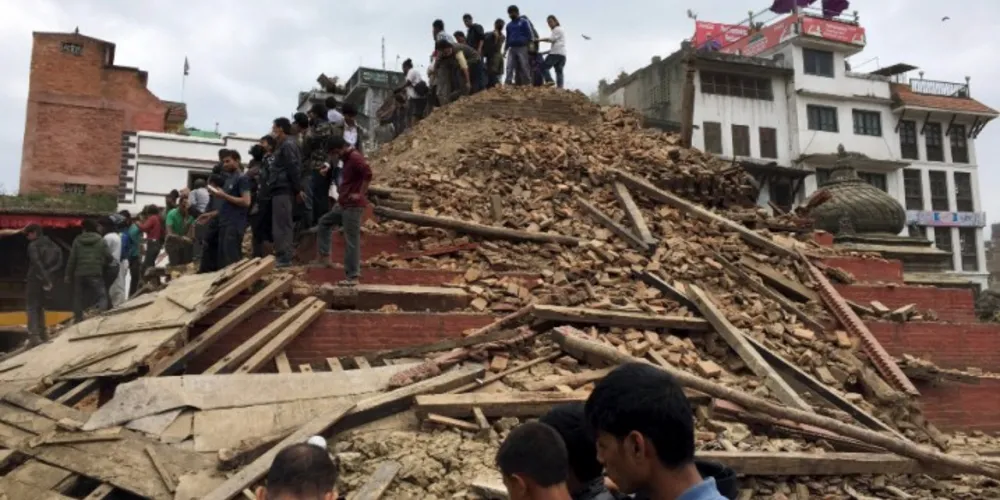 Imagem ilustrativa da imagem Sobe para 7,9 mil número de mortos em terremoto no Nepal
