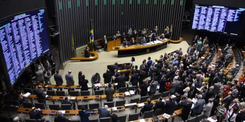 Imagem ilustrativa da imagem Câmara aprova fim da reeleição para cargos executivos