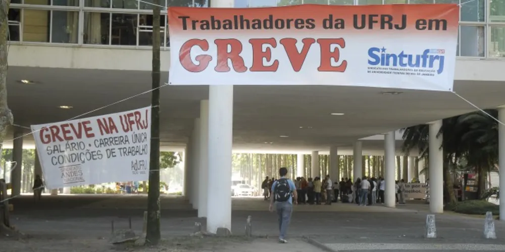 Imagem ilustrativa da imagem Professores entram em greve em universidades federais