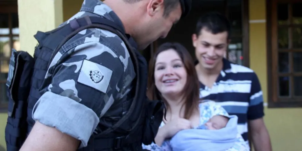 Imagem ilustrativa da imagem Em ocorrência diferente, policiais do Bope salvam bebê