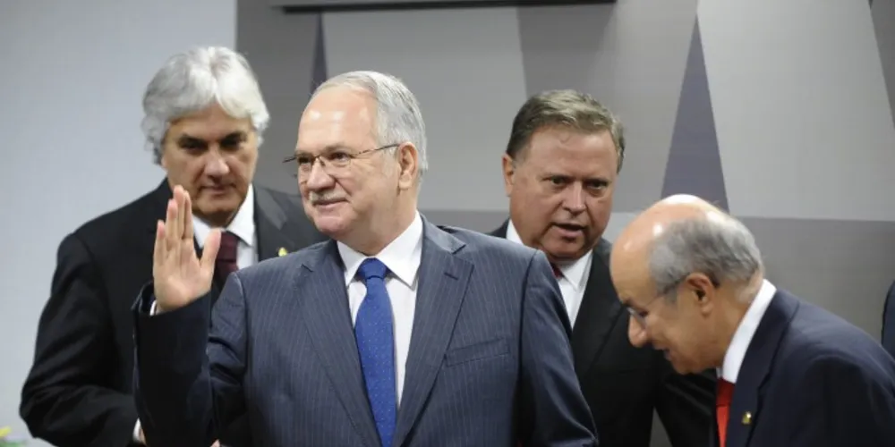 Imagem ilustrativa da imagem CCJ do Senado aprova indicação de Fachin para o Supremo