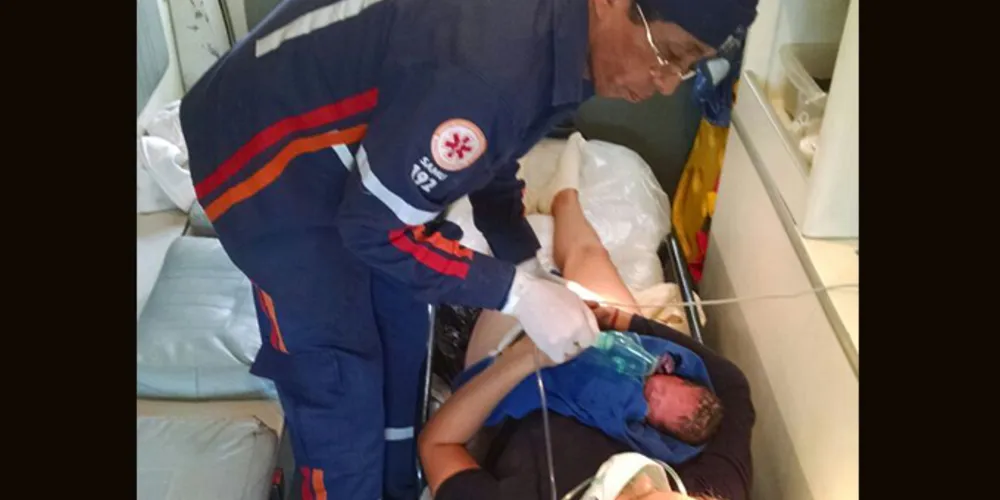 Imagem ilustrativa da imagem Equipe do Samu realiza parto na ambulância e salva bebê