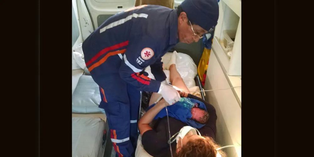 Imagem ilustrativa da imagem Equipe do Samu realiza parto na ambulância e salva bebê