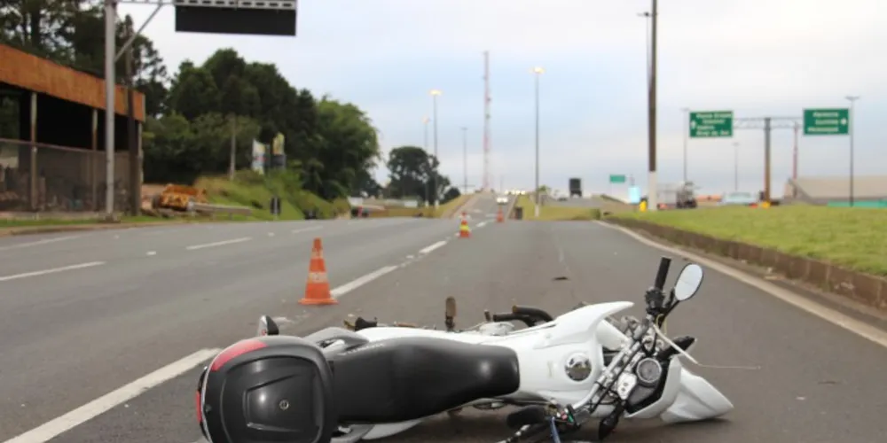 Imagem ilustrativa da imagem Motoqueiro fica ferido após acidente na avenida Souza Naves