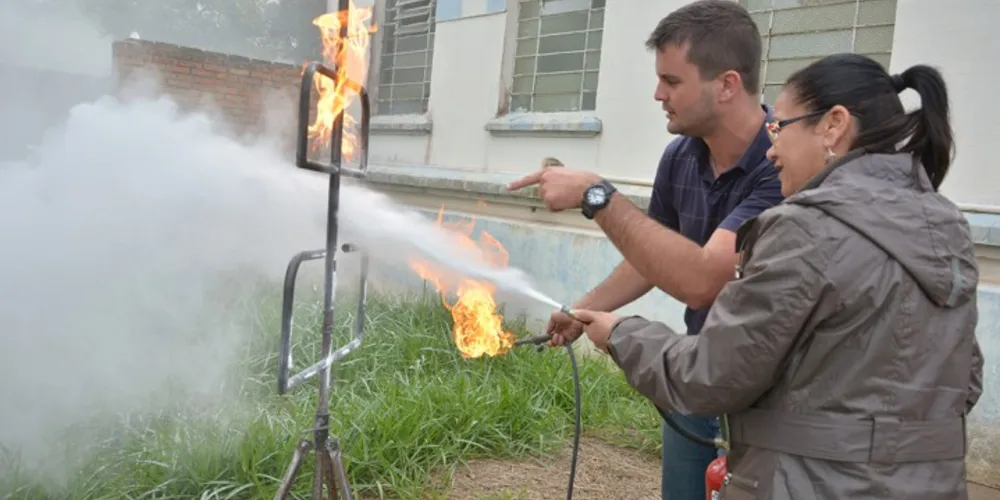 Imagem ilustrativa da imagem Servidores passam por treinamento de segurança no trabalho