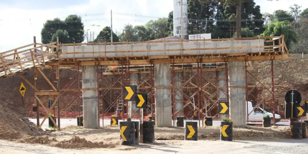 Imagem ilustrativa da imagem Obras em viaduto deixam trânsito lento na BR-277