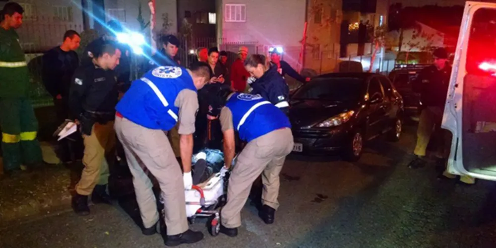 Imagem ilustrativa da imagem Adolescente tenta assaltar policial e acaba baleado