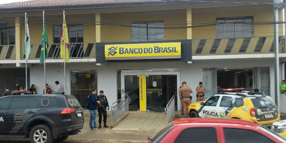 Imagem ilustrativa da imagem Assaltantes rendem bancários e clientes do Banco do Brasil