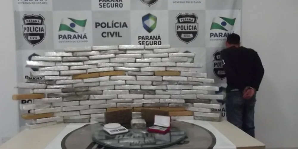 Imagem ilustrativa da imagem ‘Para consumo próprio’, diz rapaz com 141 kg de drogas