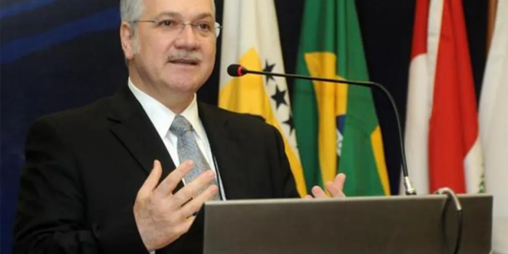 Imagem ilustrativa da imagem Senado aprova indicação de Fachin para o STF