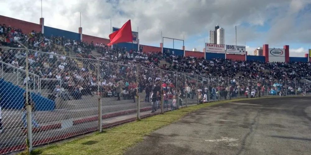 Imagem ilustrativa da imagem Em assembleia, professores decidem continuar em greve