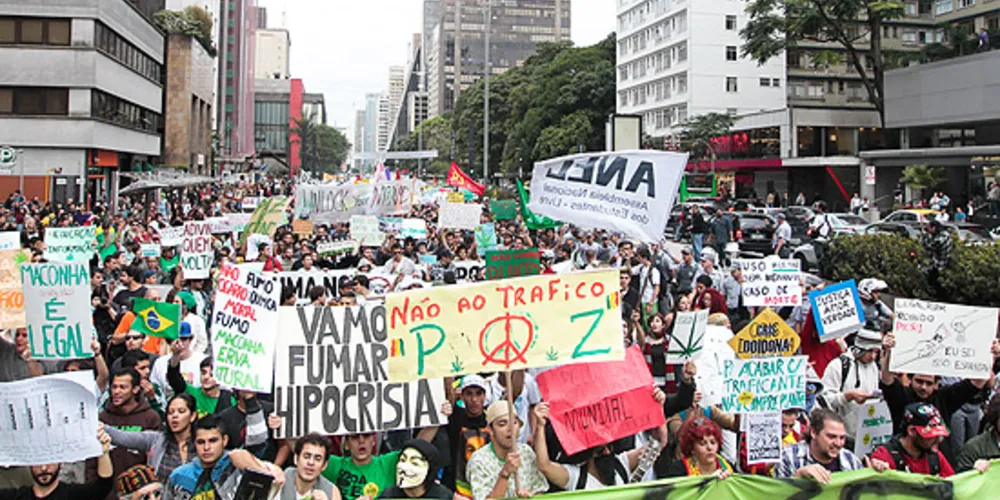 Imagem ilustrativa da imagem Manifestantes fecham avenida Paulista para pedir legalização da maconha