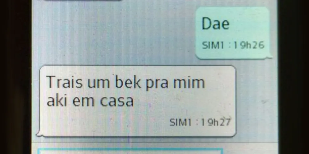 Imagem ilustrativa da imagem Mensagens de texto ‘entregam’ jovem do tráfico 
