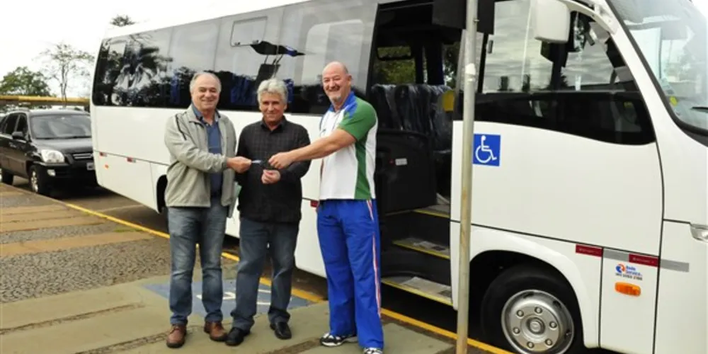 Imagem ilustrativa da imagem Secretaria de Esporte de Telêmaco recebe micro-ônibus