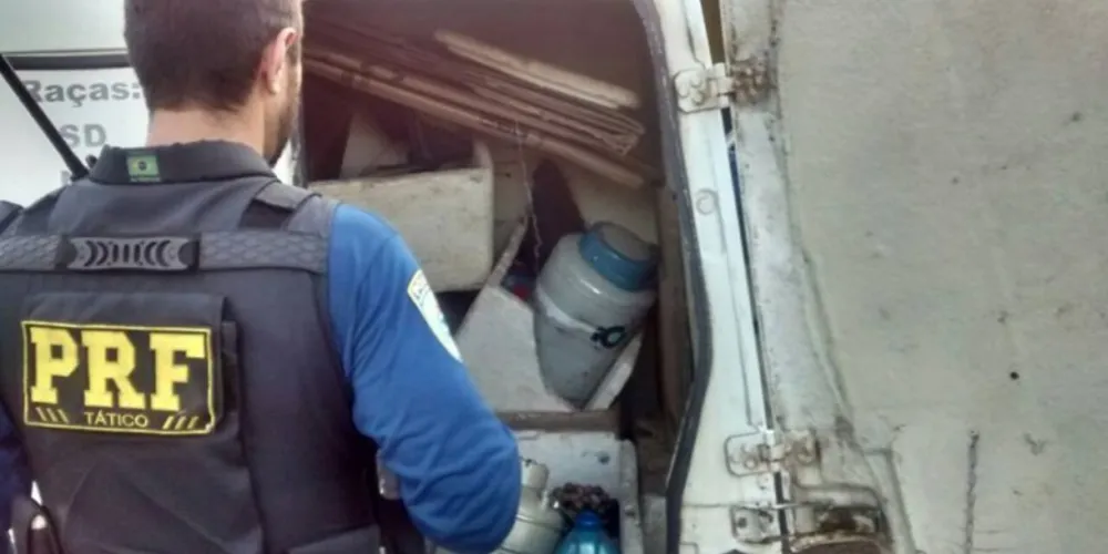 Imagem ilustrativa da imagem PRF descobre contrabando em falsa ‘distribuidora de sêmen’