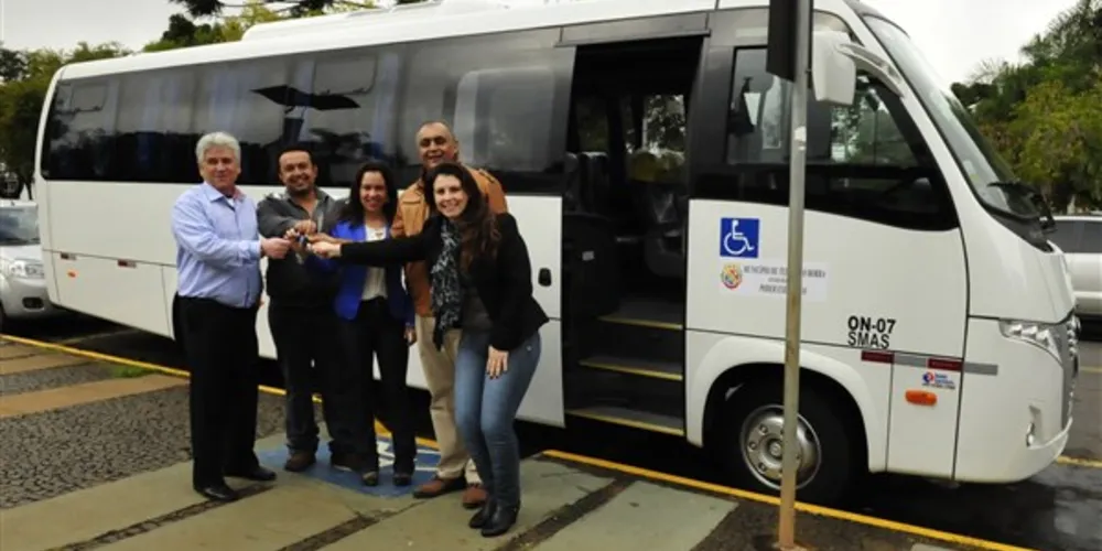 Imagem ilustrativa da imagem Micro-ônibus atende jovens do Centro da Juventude