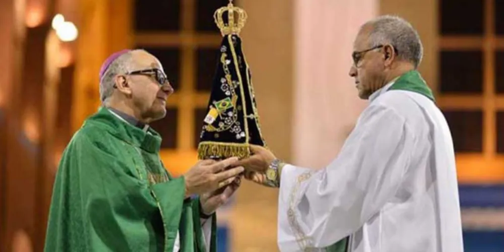 Imagem ilustrativa da imagem PG recebe réplica de Nossa Senhora Aparecida