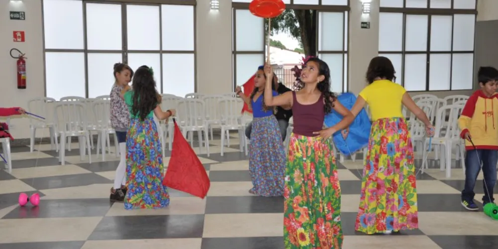 Imagem ilustrativa da imagem Assistência Social oferece cursos de circo, teatro e dança
