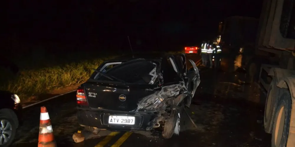 Imagem ilustrativa da imagem Acidente entre carro e caminhão deixa mulher ferida na PR-160