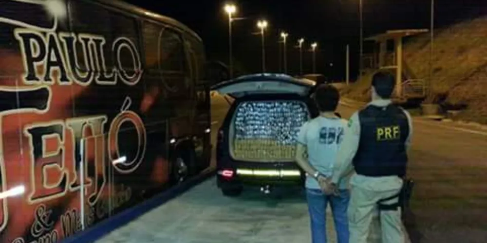 Imagem ilustrativa da imagem Ônibus de banda gaúcha transportava 740 kg de maconha