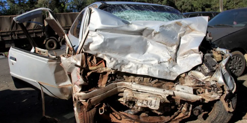 Imagem ilustrativa da imagem Acidente com dois carros na BR-373 mata três pessoas